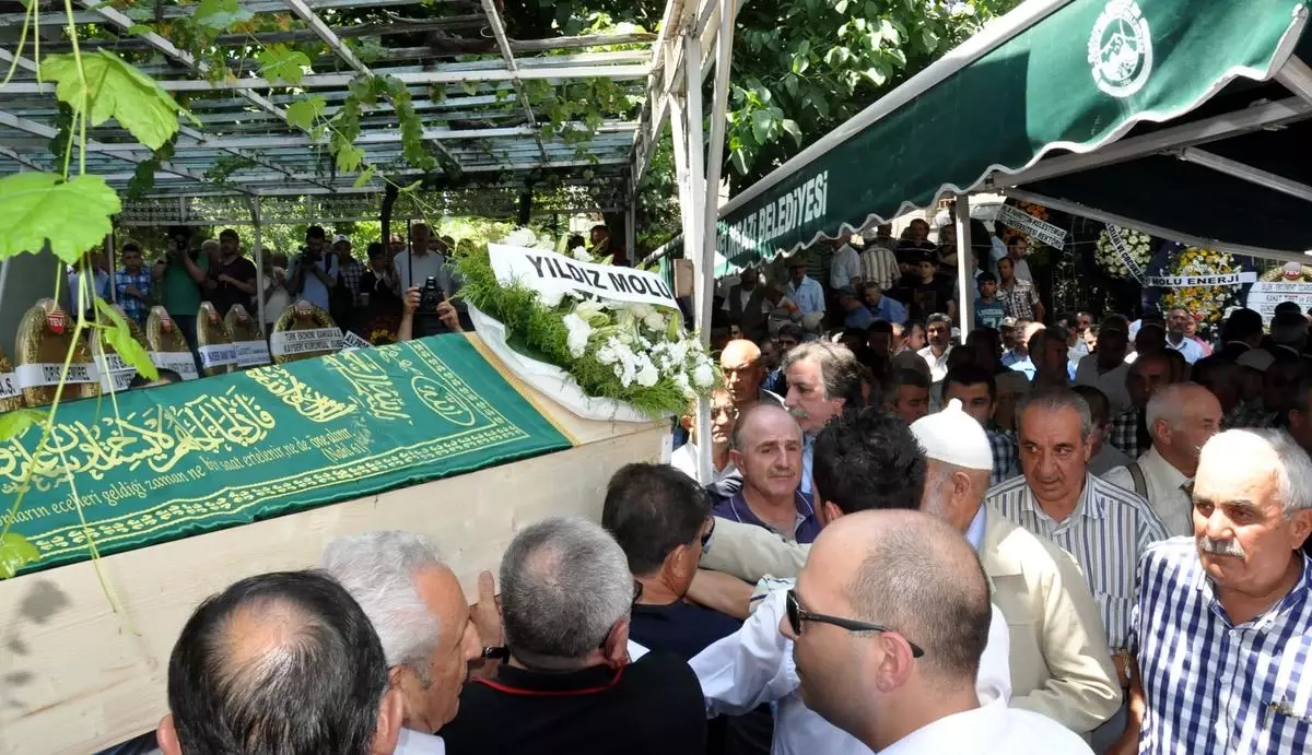 Hayırsever İş Adamı Molu, Toprağa Verildi