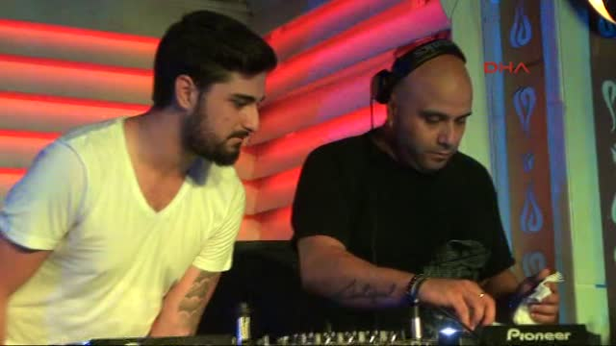 İdo Dj Kabinine Geçti, Tatilciler Halay Çekti