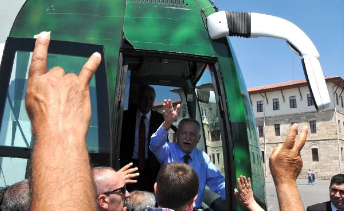 İhsanoğlu\'ndan Madımak Önünde Mesaj: Türkiye Birlik Olma Kararı Verdi