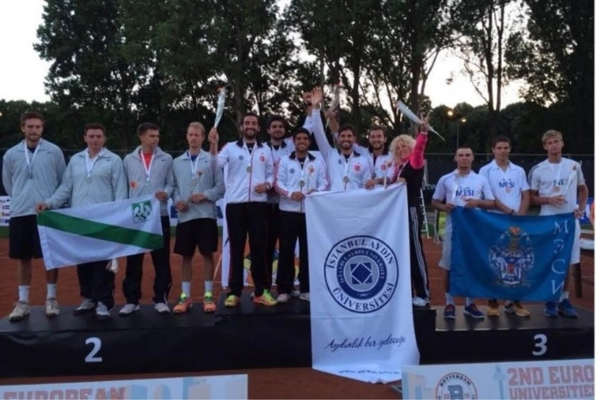 İstanbul Aydın Üniversitesi Erkek Tenis Takımı Avrupa Şampiyonu Oldu