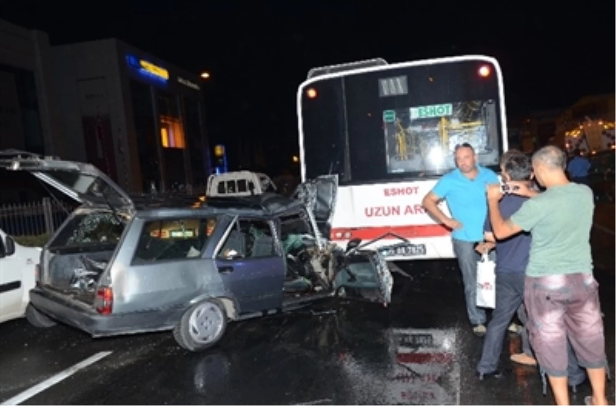 İzmir\'de Trafik Kazası: 3 Yaralı