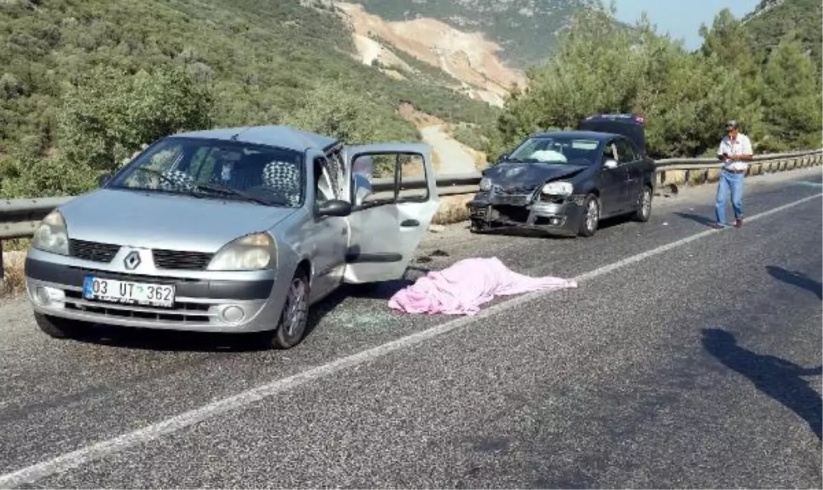 Midesi Bozulan Torunu İçin Araçtan İndi, Arkadan Gelen Otomobil Çarptı