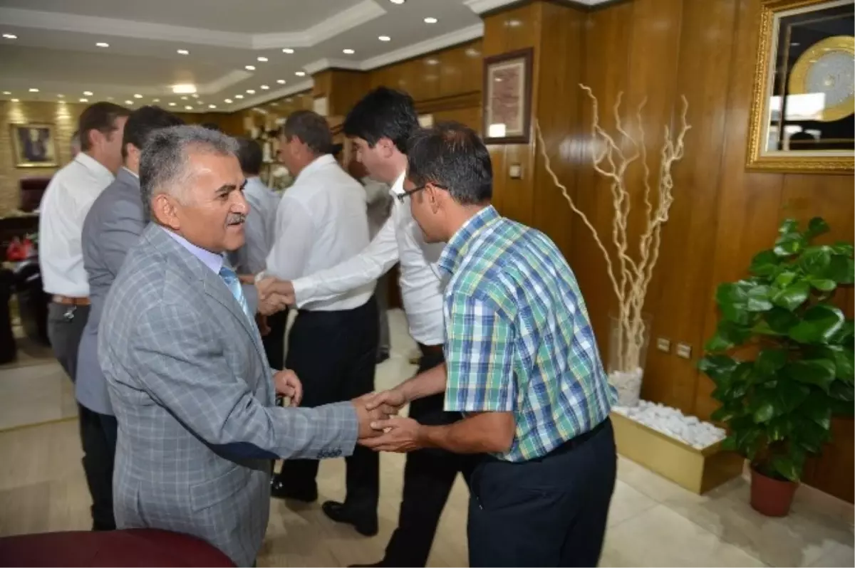 Melikgazi Belediye Başkanı Memduh Büyükkılıç, Belediye Çalışanlarının Bayramını Kutladı