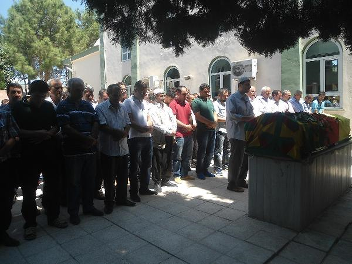 Suriye\'de Öldürülen Pyd\'li Kahta\'da Toprağa Verildi