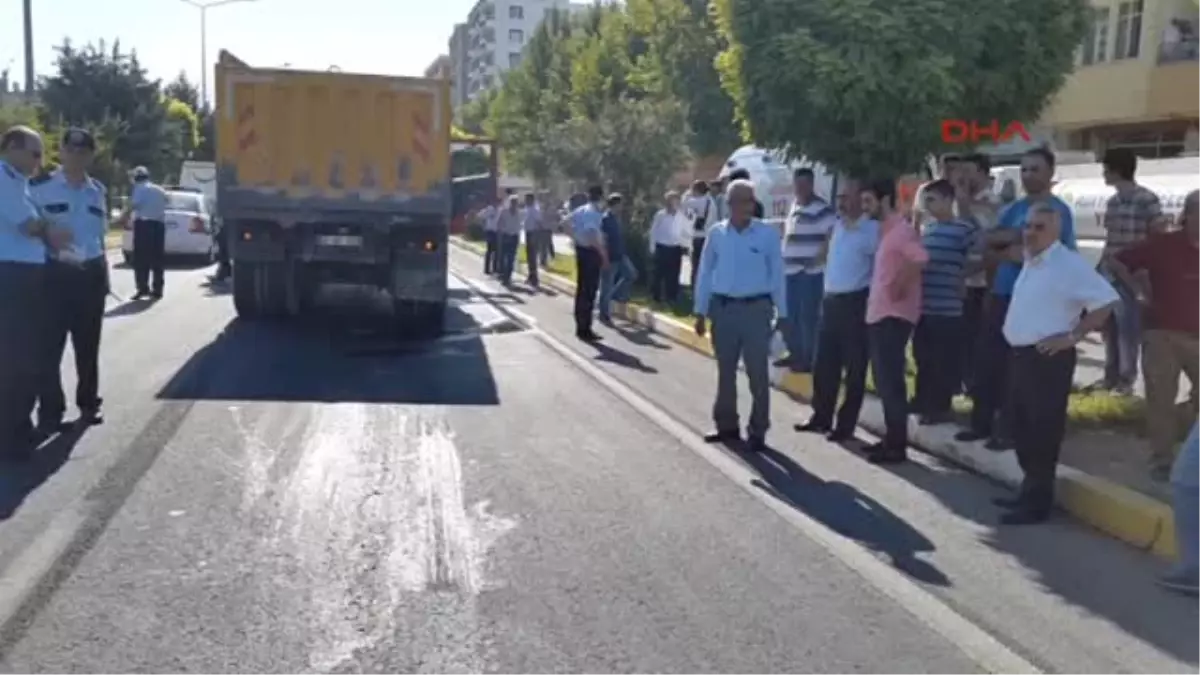 Adıyaman\'da Yolun Karşısına Geçmek İsterken Öldü