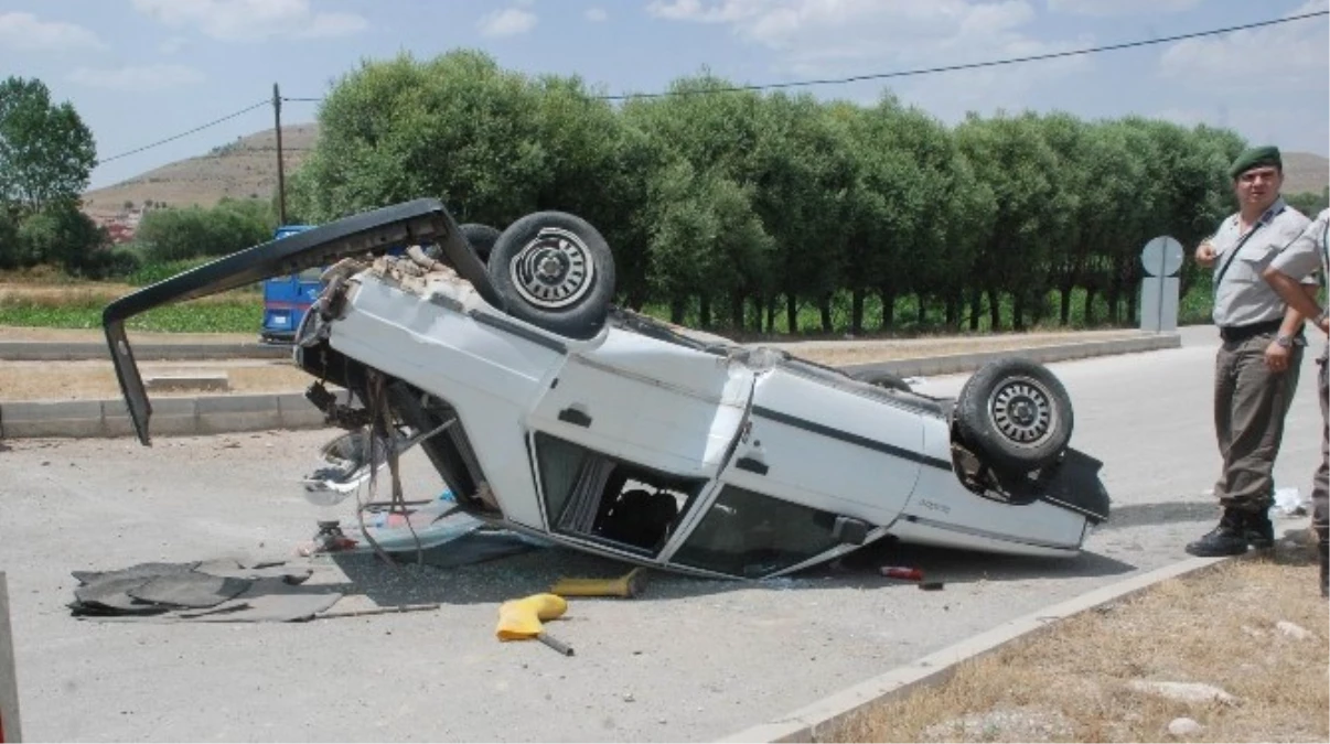 Afyonkarahisar\'da Trafik Kazası: 2 Ağır Yaralı