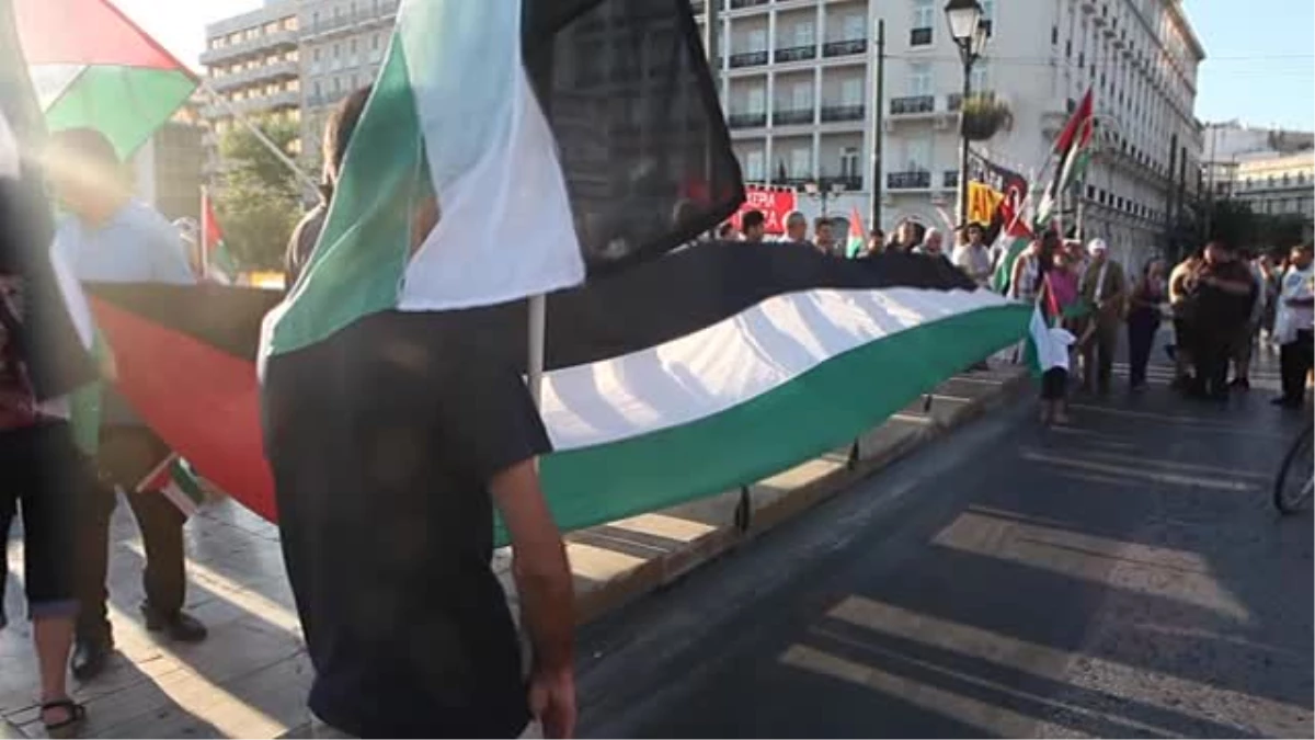 Atina\'da Gazze Yanıyor, Biz Uyuyoruz Eylemi Düzenlendi