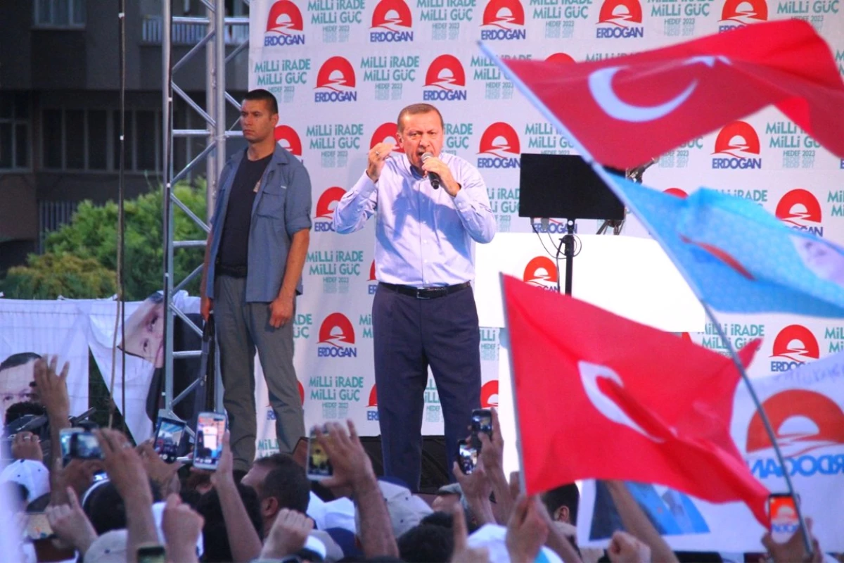 Erdoğan, Manisa Mitinginde İhsanoğlu\'nun İstiklal Marşı Gafını İzletti
