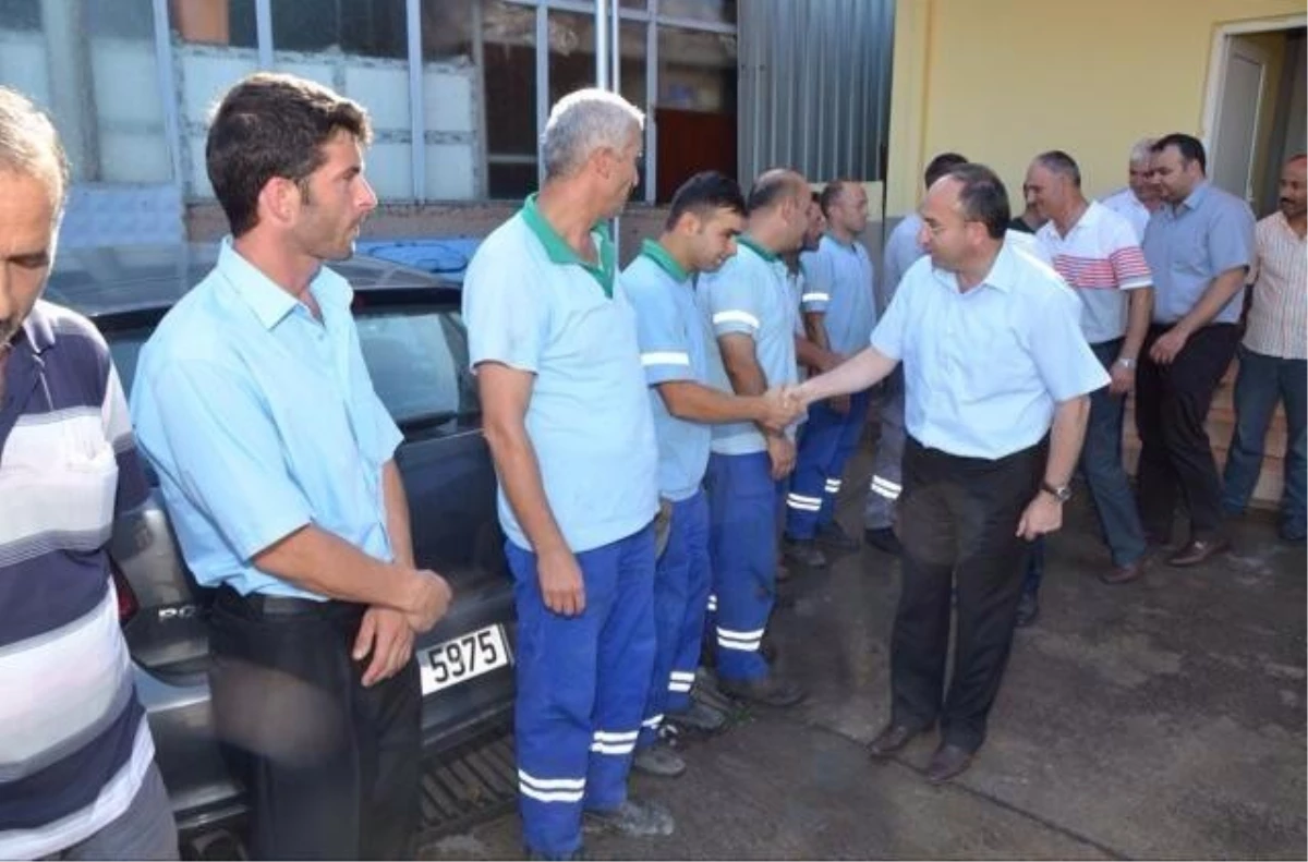 Başkan Üzülmez, Sahada Çalışan Personelini Unutmadı