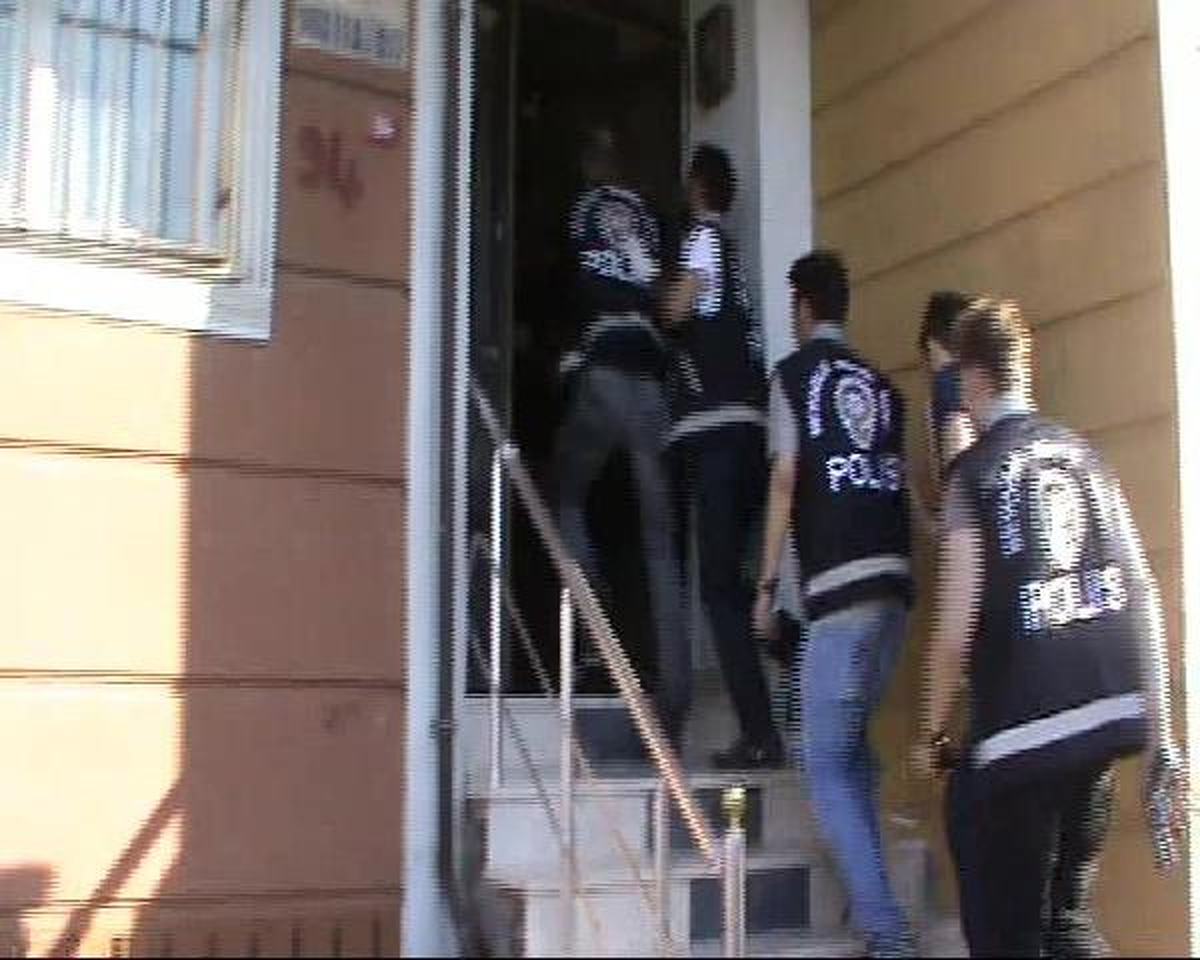 Beyoğlu\'nda Nefes Kesen Uyuşturucu Operasyonu Kamerada