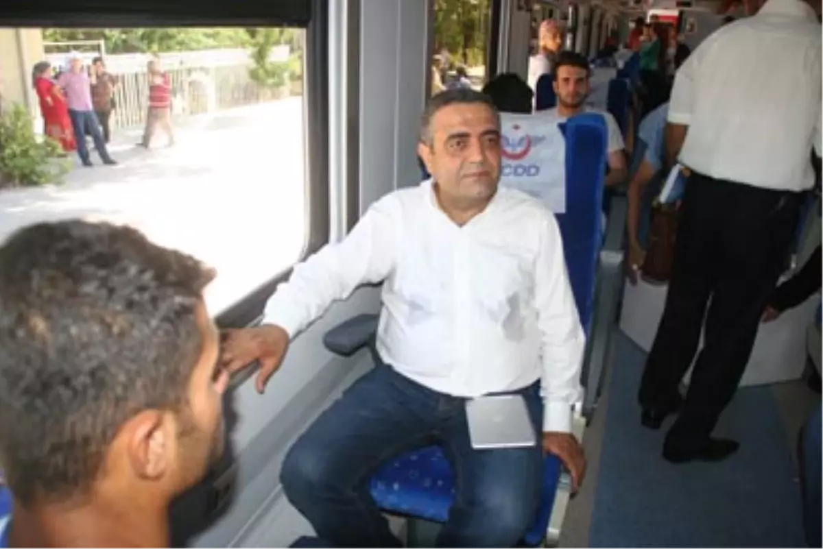 CHP\'li Tanrıkulu Mevsimlik İşçilerle Tren Yolculuğuna Çıktı