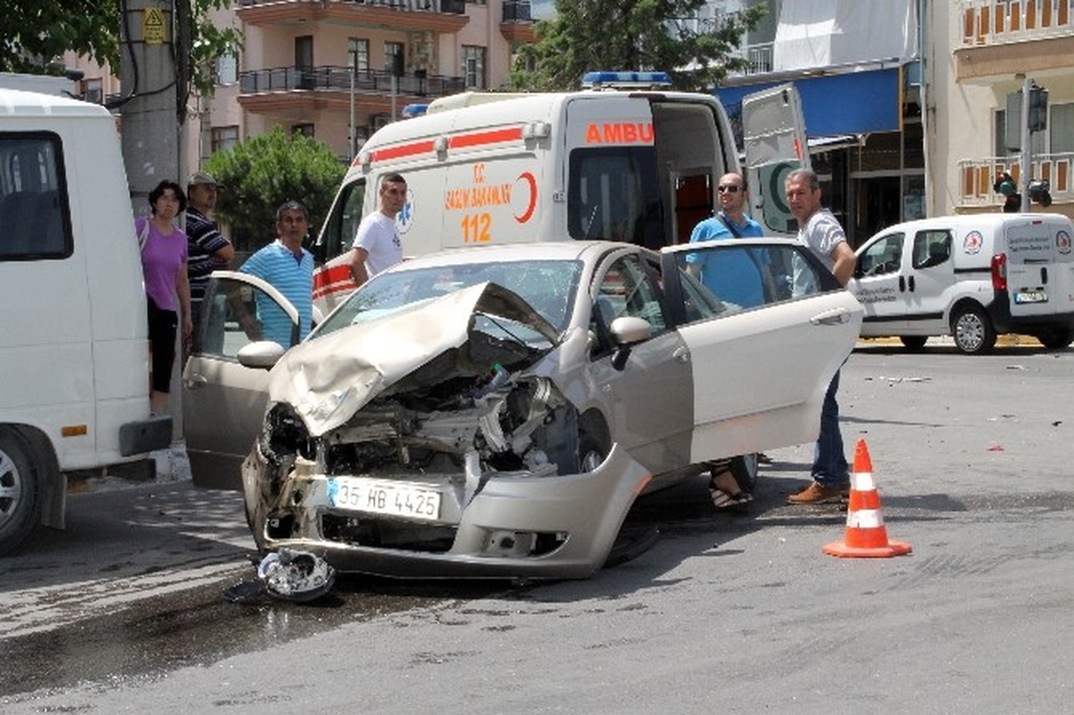Denizli\'de Otobüs Markete Daldı: 1 Ölü, 17 Yaralı