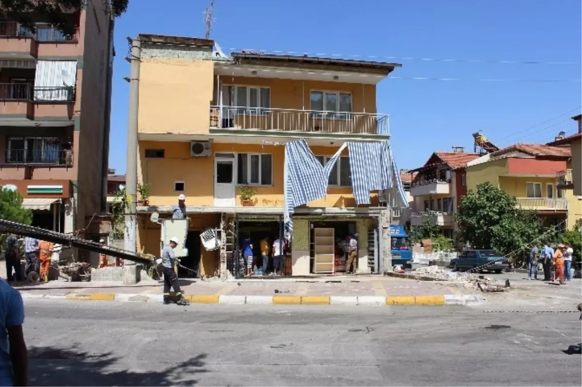 Denizli\'deki Kazanın Ardından Temizlik Çalışmaları Başladı