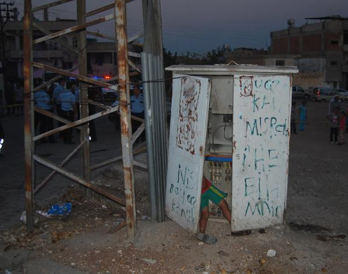 Şanlıurfa\'da Elekrik Akımına Kapılan Çocuk Öldü, Ağabeyi Yaralandı