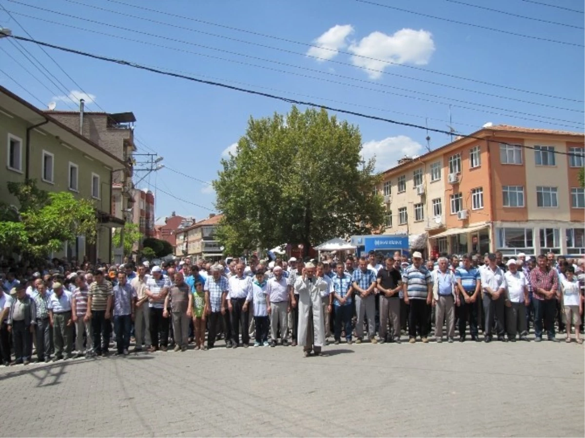 Gazze\'de Ölenler İçin Hisarcık\'ta Gıyabi Cenaze Namazı Kılındı