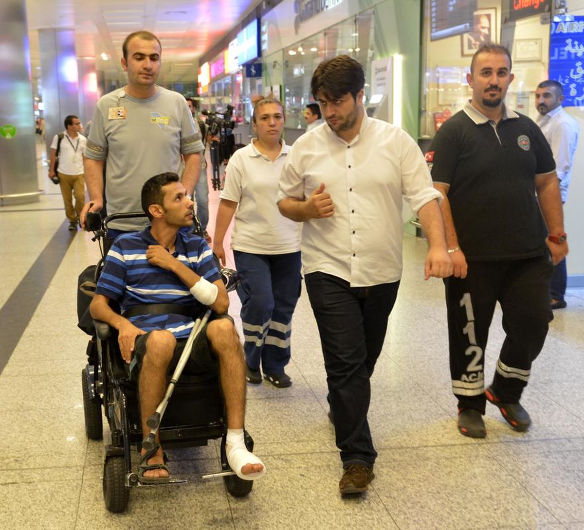 Gazze\'de Yaralanan Aa Kameramanı İstanbul\'a Getirildi