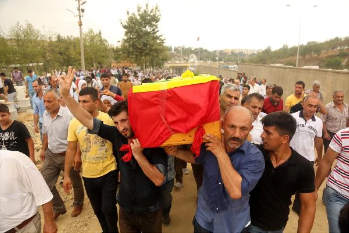 IŞİD Çatışmasında Öldürülen PKK'lı Toprağa Verildi