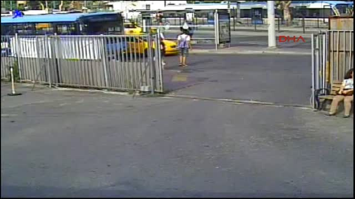 Kabataş\'taki İETT Otobüsü Kazası Güvenlik Kamerasında