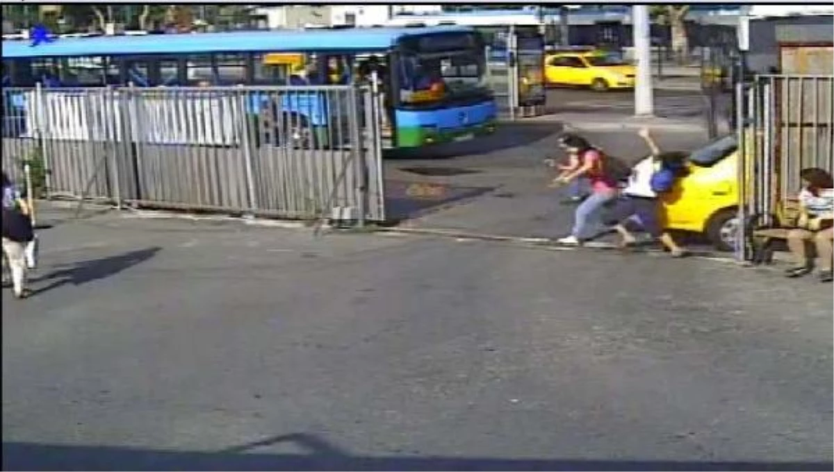 Kabataş\'taki İett Otobüsü Kazası Güvenlik Kamerasında (1)