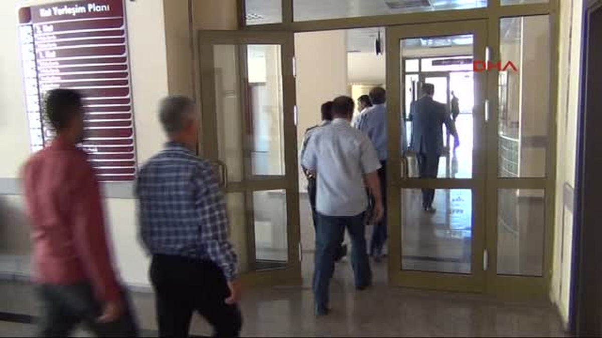 Karlıova\'da 3 Gün Önce Darp Ettikleri Doktordan Özür Dilediler