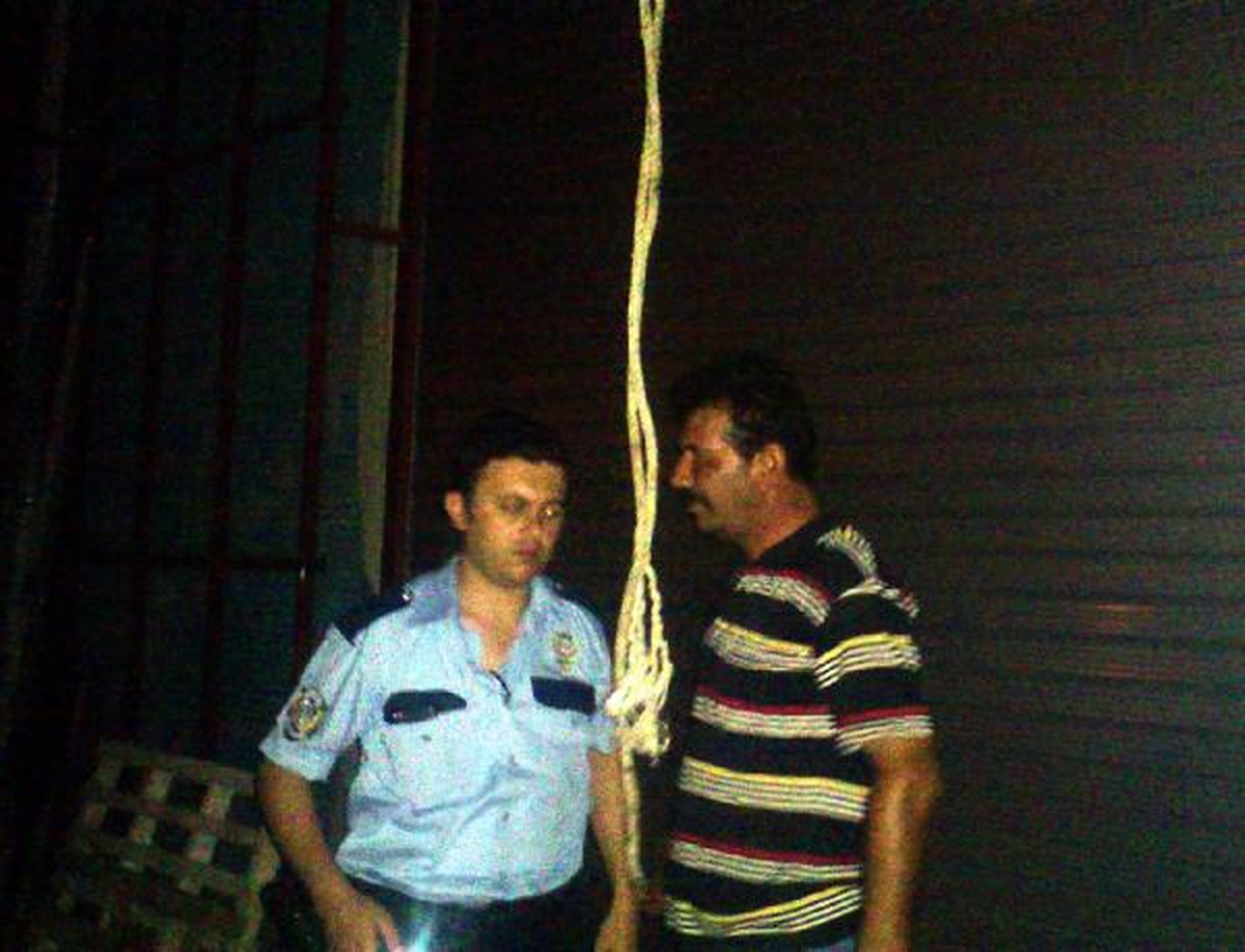 Kendisini İpten Alan Güvenlikçileri Azarladı