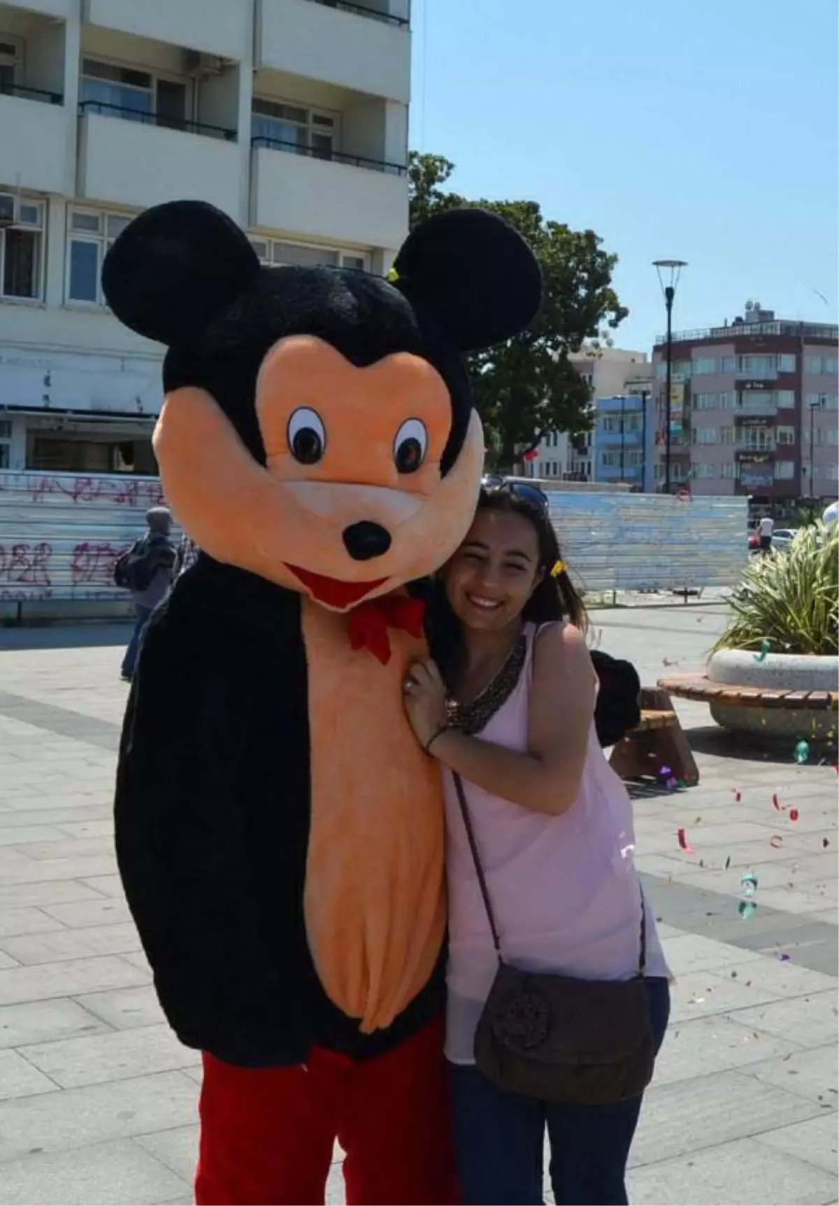 Mickey Mouse\' Evlilik Teklifi Yaptı