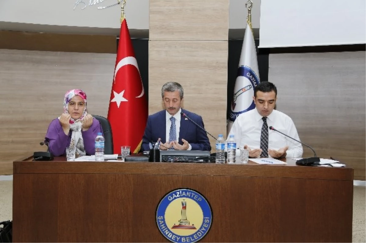 Şahinbey Belediyesi Meclisi Katledilen Müslümanlar İçin Fatiha Okudu