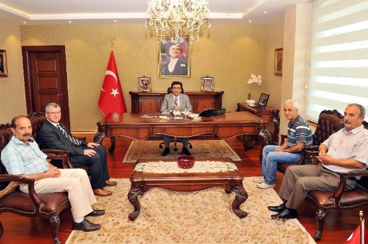 Vali Güzeloğlu Mersin Yazarlar Derneği Başkanını Kabul Etti