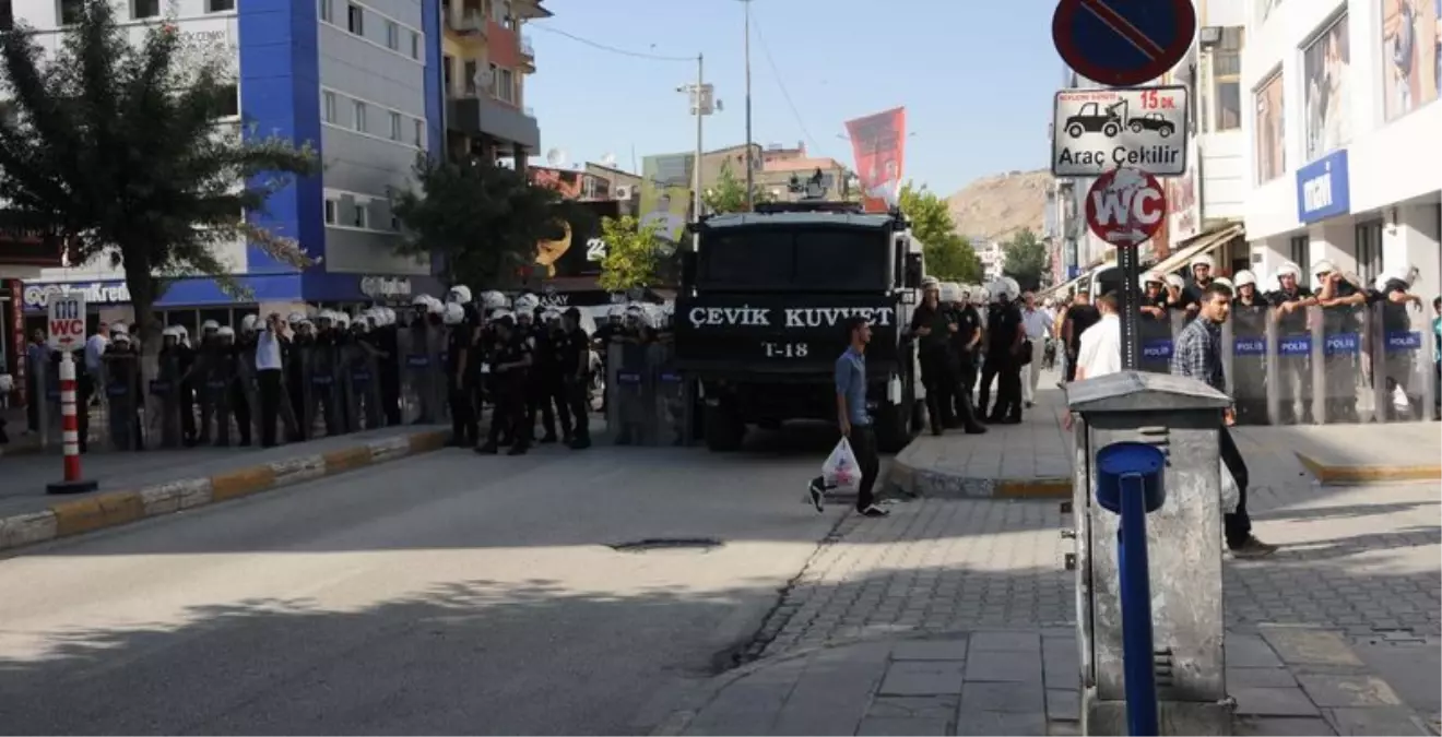 Van\'da Erdoğan\'ın Mitingi Sonrası Çıkan Olaylarda 16 Kişi Gözaltına Alındı