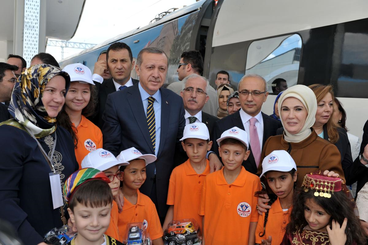 Yetim ve Öksüz Çocukların Başbakan Erdoğan\'la Görüşme Hayali Gerçek Oldu