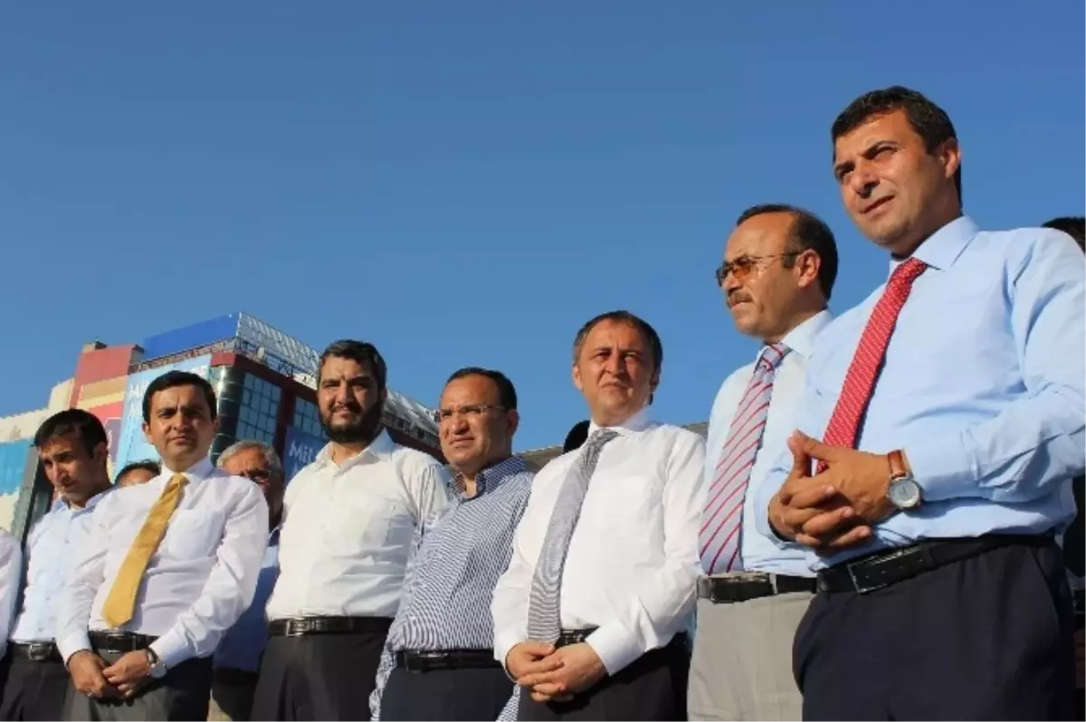 Adalet Bakanı Bozdağ: "Ekmeleddin İhsanoğlu\'nu Size Kim Tavsiye Etti?"