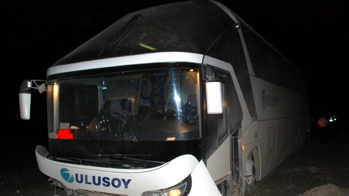 Aksaray\'da Yolcu Otobüsü Yoldan Çıktı: 3 Yaralı