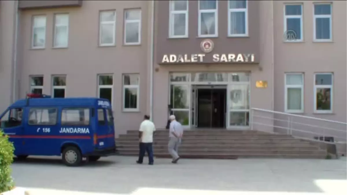 Anne ve oğlunun evlerinde ölü bulunması -