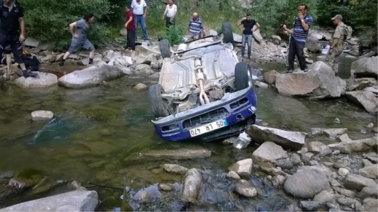 Artvin\'de İkiz Kardeşler Trafik Kazasında Hayatını Kaybetti