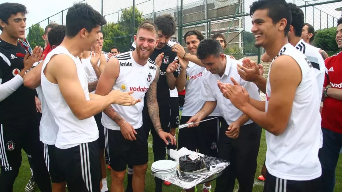 Beşiktaş\'ta Ömer Şişmanoğlu\'nun Doğum Günü Kutlandı