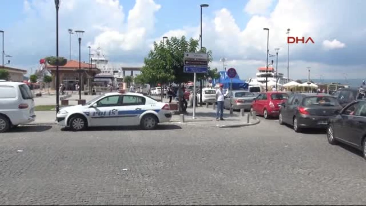 Çanakkale Feribot İskelesinde Araç Kuyruğu