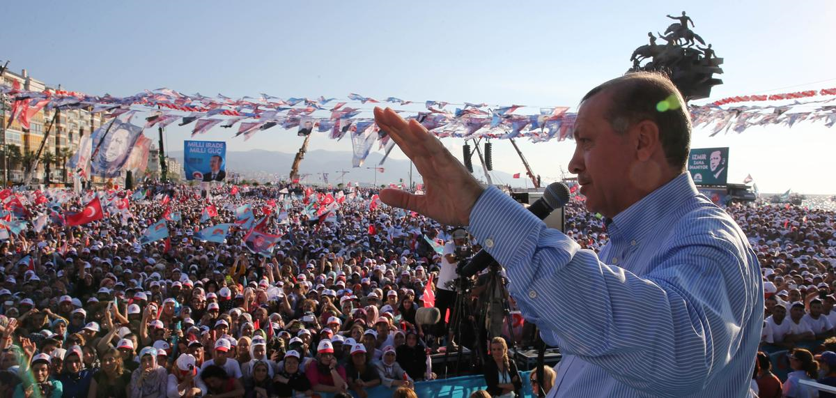 Cumhurbaşkanı Adayı ve Başbakan Erdoğan\'ın İzmir Mitingi