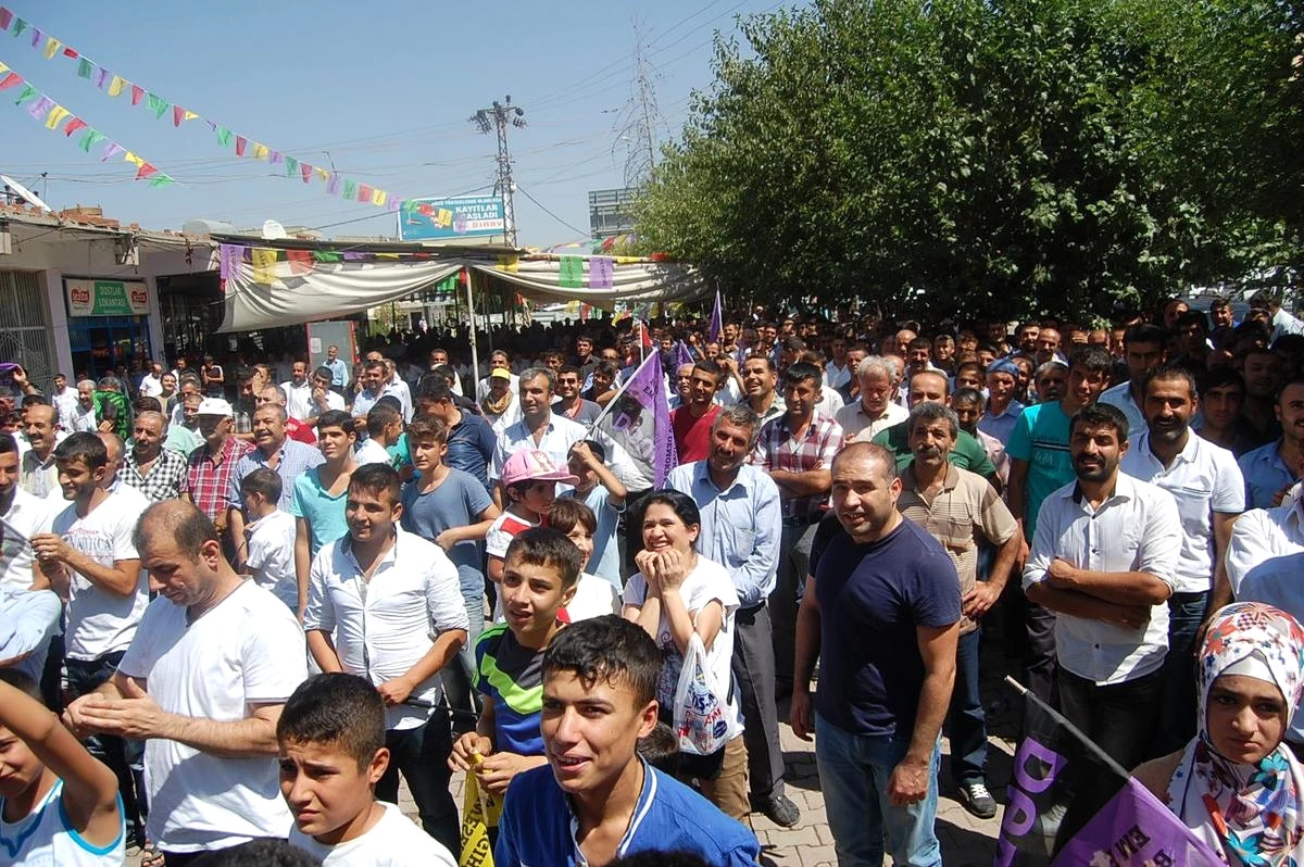 Kozluk\'ta Demirtaş\'ın Seçim Bürosunun Açılışı Yapıldı