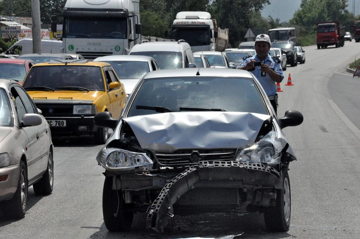 Düzce\'de Trafik Kazası: 5 Yaralı
