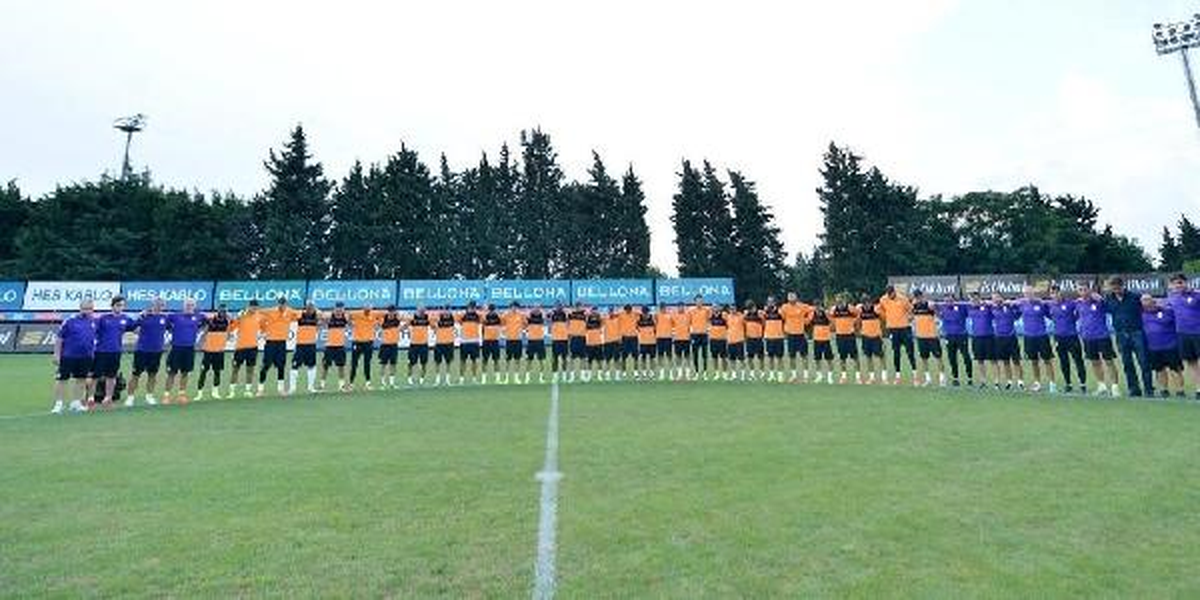 Galatasaraylı Futbolculardan Koyuncu İçin Saygı Duruşu