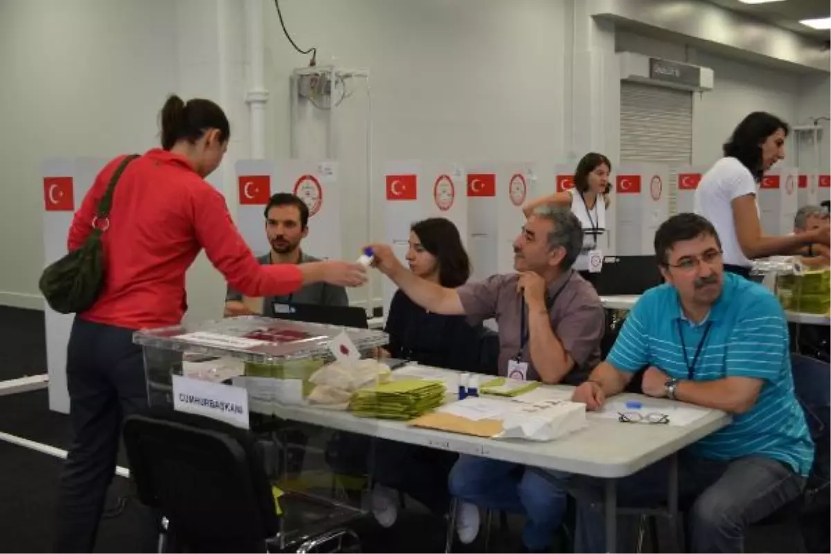 İngiltere\'de Seçim Heyecanı Başladı
