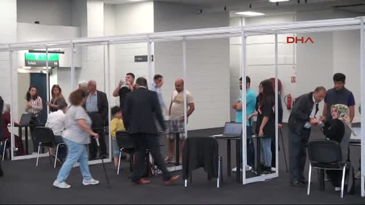 İngiltere\'de Seçim Heyecanı Başladı