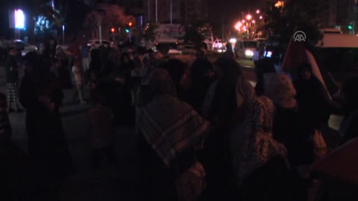 İsrail\'in Gazze\'ye yönelik saldırılarını protesto ettiler -