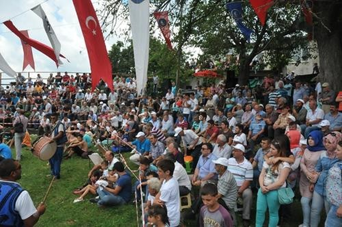 Karakucak Güreşlerine Kadınların İlgisi Büyüktü