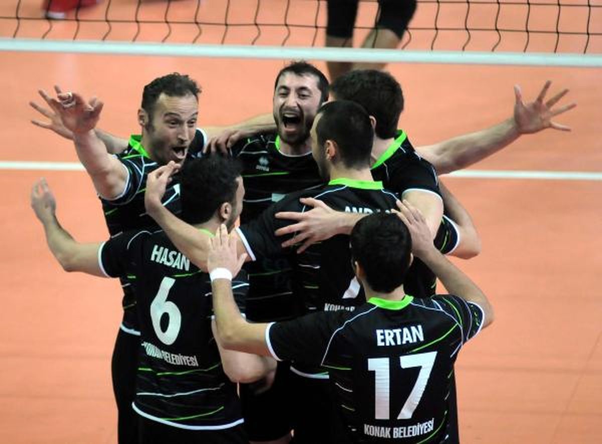 Konak Belediyesporun Antrenör ve Oyuncuları Ayrıldı