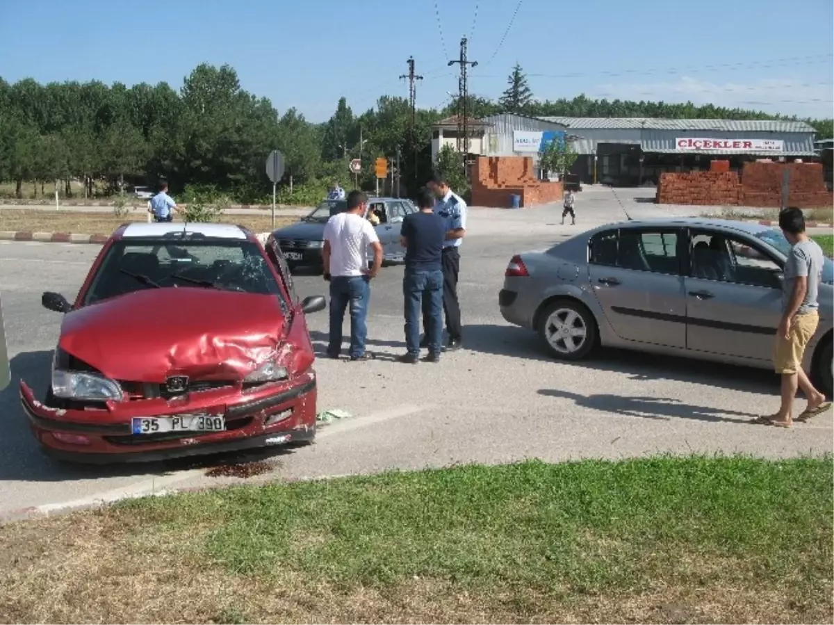 Tokat Niksar\'da Trafik Kazası: 2 Yaralı