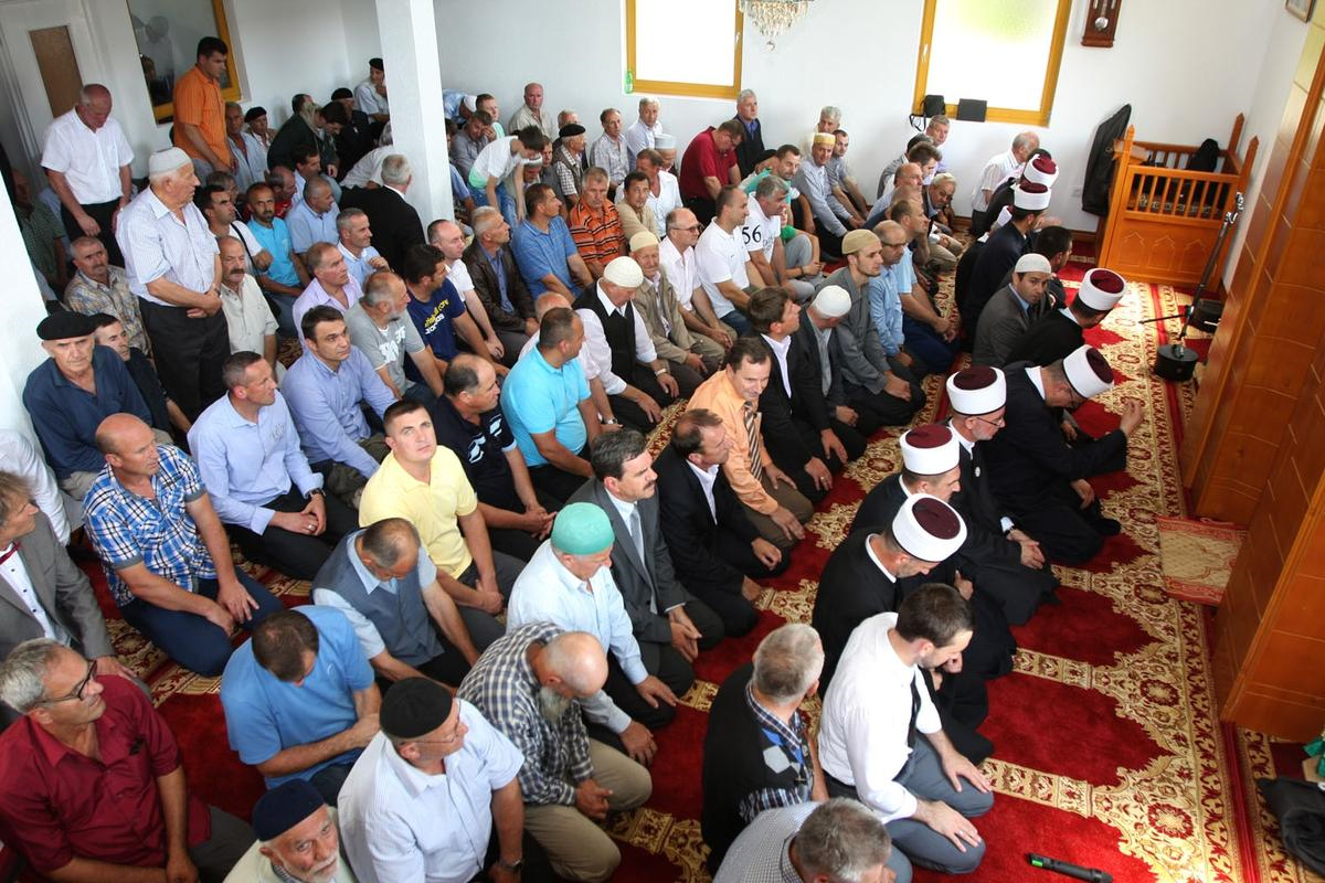 Bosna\'da Sırplar\'ın Yıktığı Tarihi Cami Yeniden Açıldı