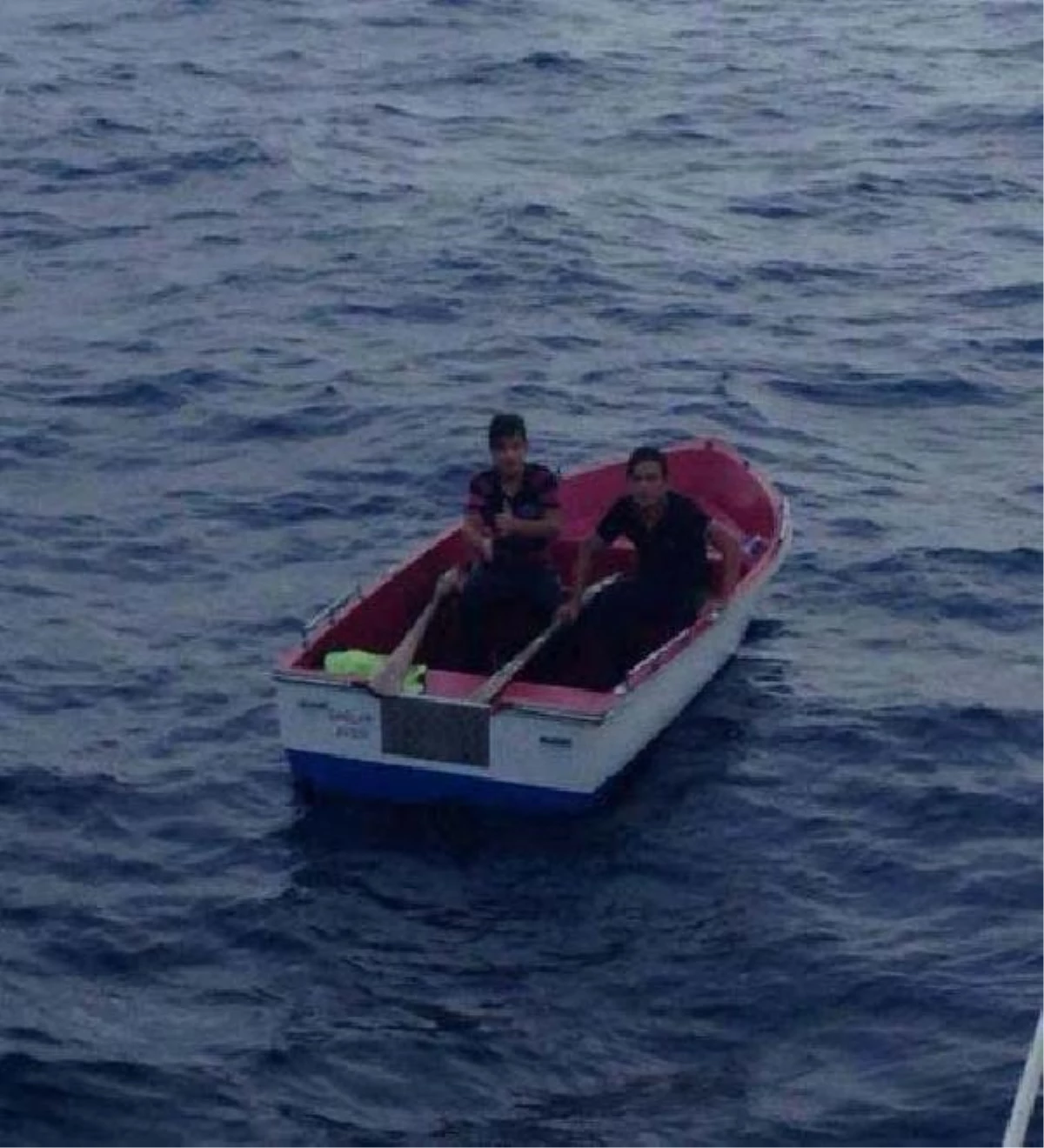 Teknede Fırtınaya Yakalanan Gençleri Sahil Güvenlik Kurtardı