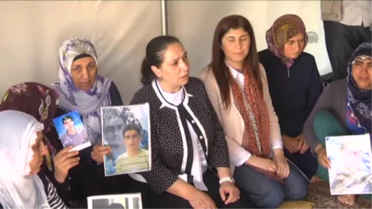 Diyarbakır Milletvekilleri Oturma Eylemi Yapan Aileleri Ziyaret Etti