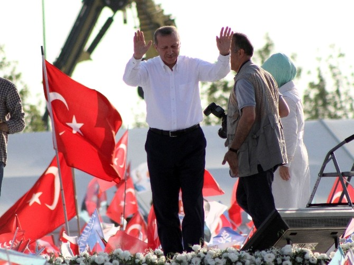 Başbakan Erdoğan: "Daha Seçime Bir Hafta Var, Monşerde Sigorta Attı"